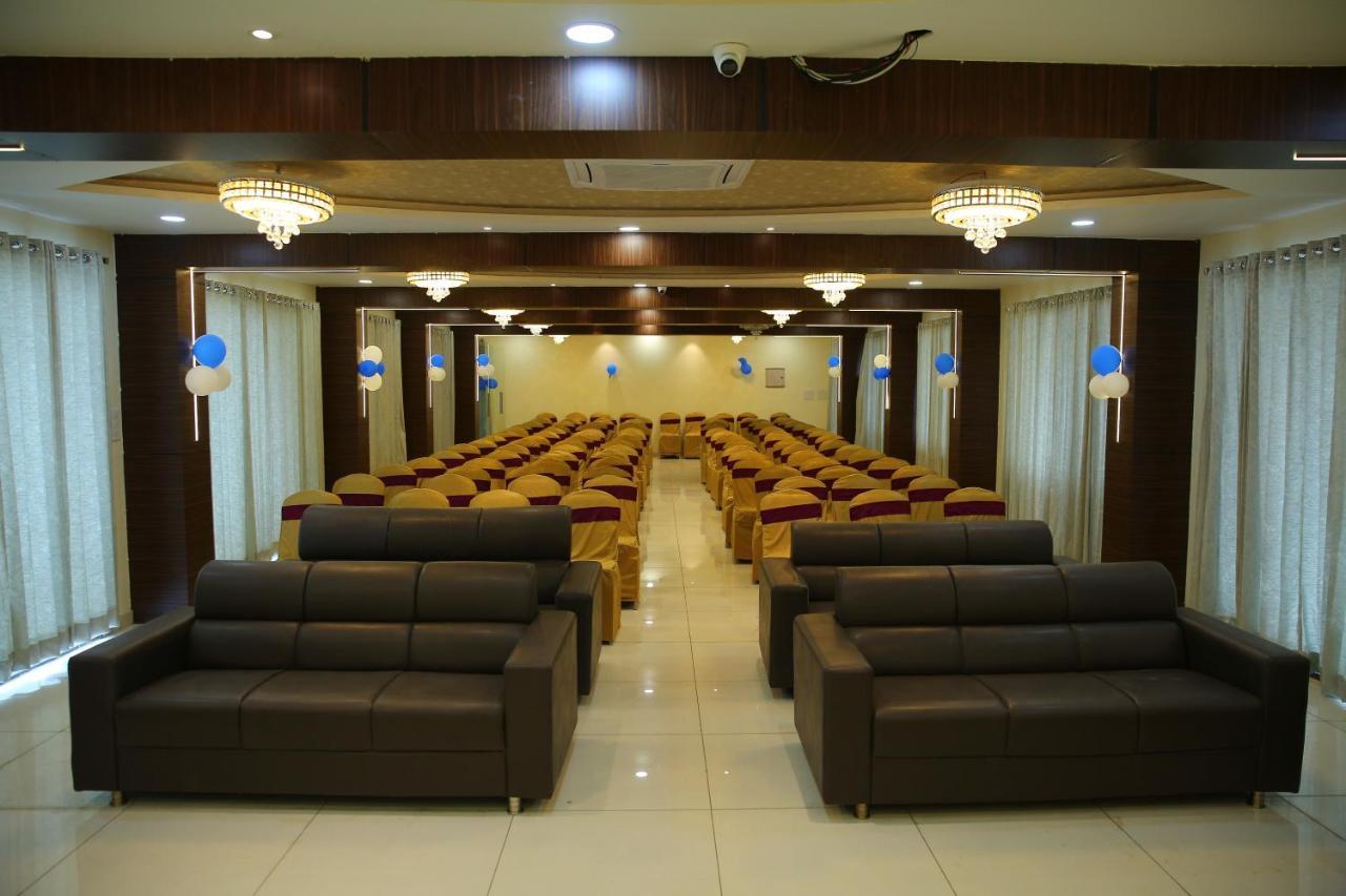 Hotel Maruthi Inn Nirmal  Bagian luar foto