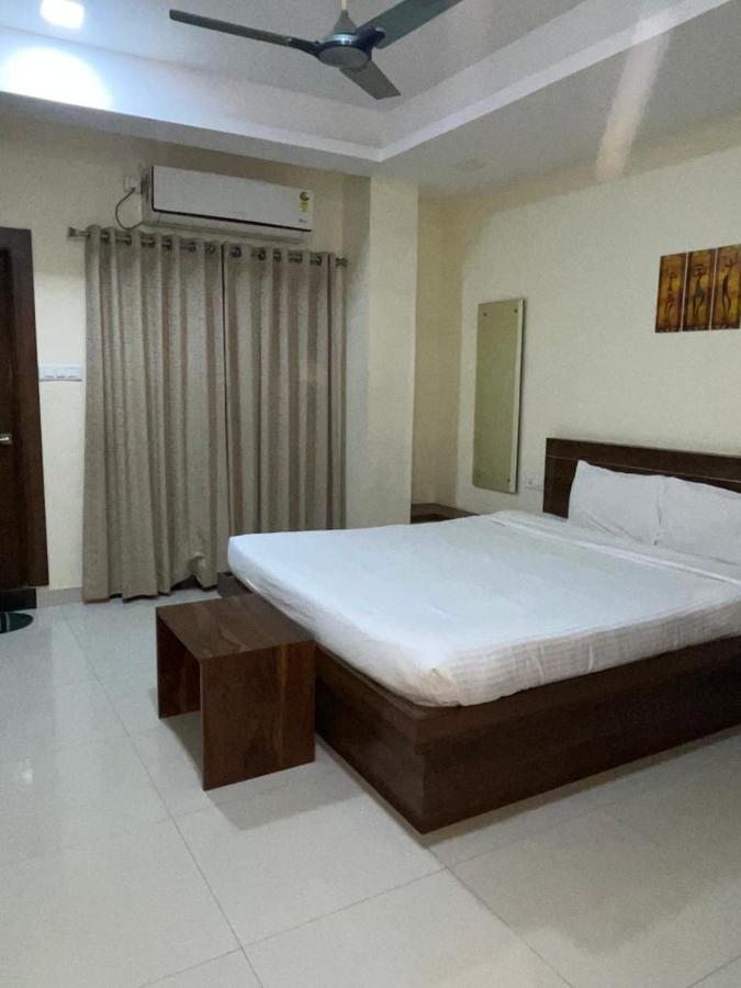 Hotel Maruthi Inn Nirmal  Bagian luar foto